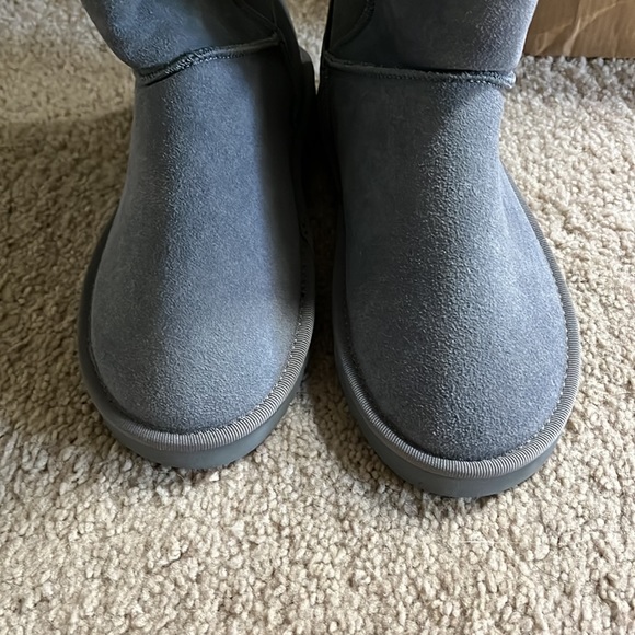 Grey Bailey button triplet UGG BOOTS - Picture 3 of 9